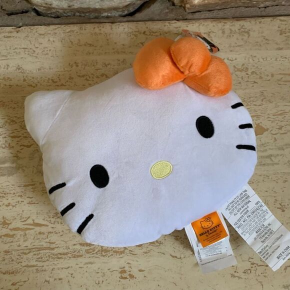 Nwt hello kitty face pillow - Picture 9 of 9